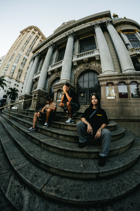 Fachada monumental em lente olho de peixe